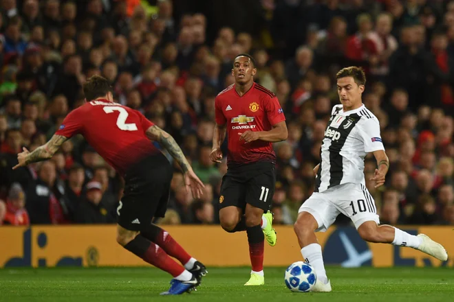 Paulo Dybala je odločil dvoboj velikanov na Old Traffordu, na katerem je bili veliki le Juventus. FOTO: AFP