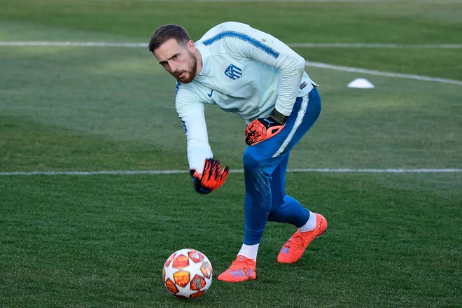 Jan Oblak se je včeraj pripravljal na vnovično snidenje s Cristianom Ronaldom. FOTO: AFP