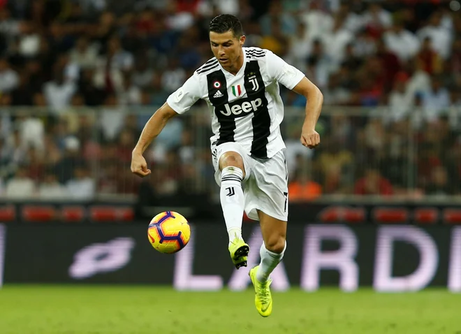 Cristiano Ronaldo bo jutri poskušal prekrižati načrte svojemu nekdanjemu trenerju Carlu Ancelottiju. FOTO: Reuters
