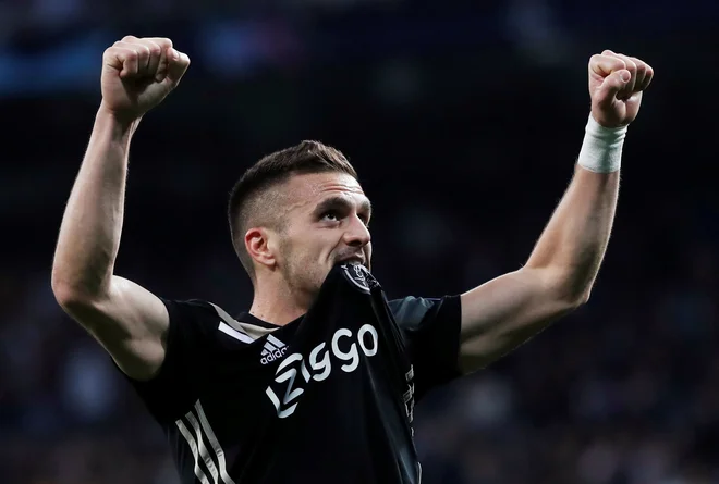 Dušan Tadić je eden najboljših nogometašev te sezone v ligi prvakov. ​FOTO: Reuters