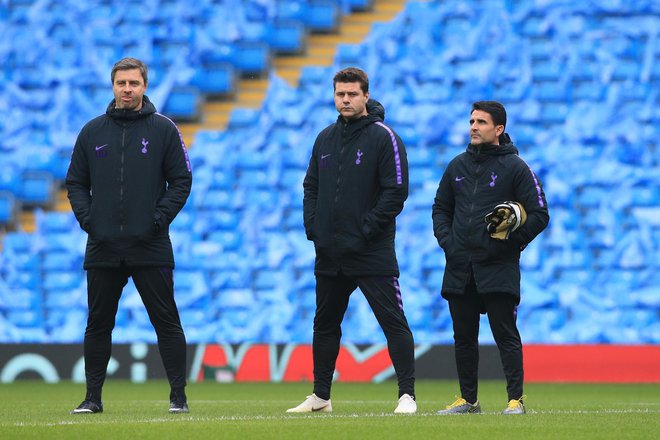 Tottenhamov trener Mauricio Pochettino (v sredini) si je ogledal štadion ManCityja v družbi obeh pomočnikov. FOTO: AFP