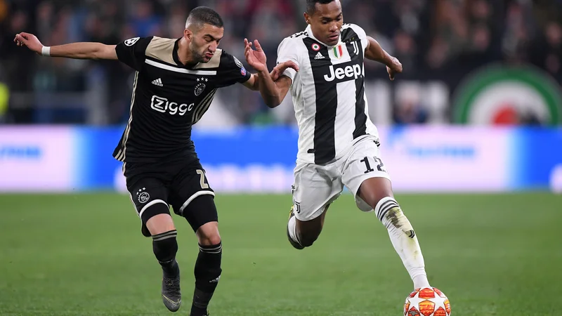 Fotografija: Ziyech (levo) je zelo razigran, a je tudi zapravil kopico lepih priložnosti. FOTO: Reuters