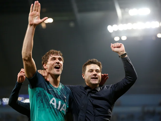 Strelec gola za končnih 4:3 Fernando Llorente in trener Mauricio Pochettino sta se veselila napredovanja Tottenhama. FOTO: Reuters