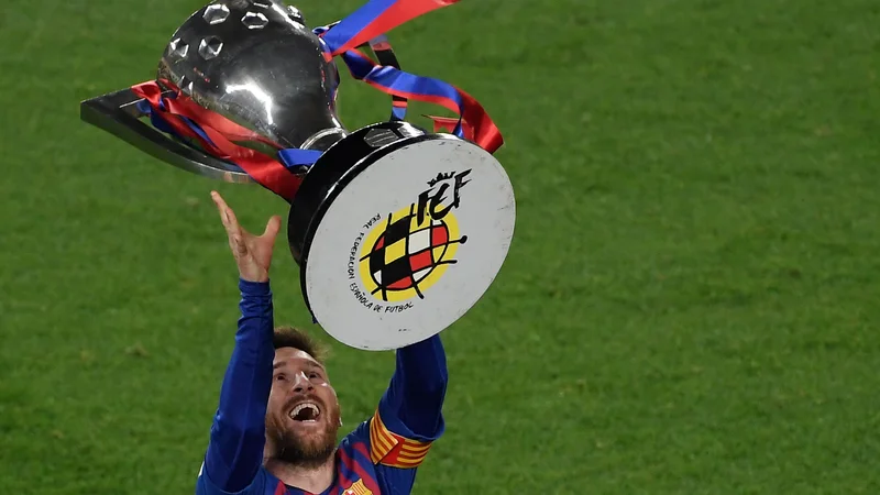 Fotografija: Lionel Messi je dvignil špansko lovoriko in preusmeril misli na spopad z Liverpoolom. FOTO: AFP