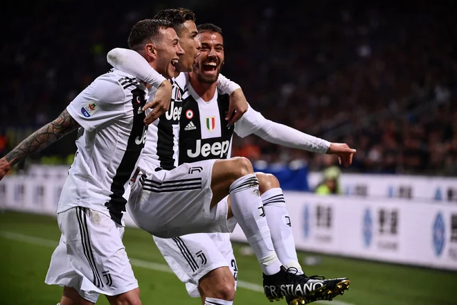 Cristiano Ronaldo (v sredini) se je veselil doseženega gola skupaj s soigralci. FOTO: AFP