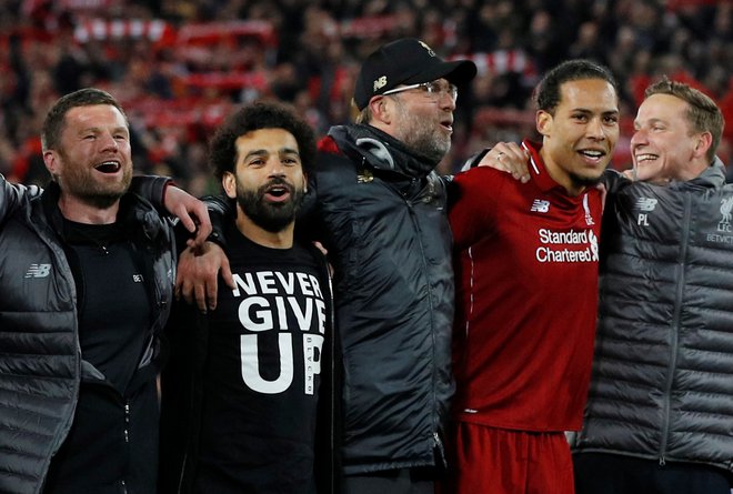 Mohamed Salah ni mogel pomagati, toda po velikem zmagoslavju je z napisom na majici (nikoli se vdaj) pokazal, zakaj je Liverpool med najboljšimi v Evropi. FOTO: Reuters