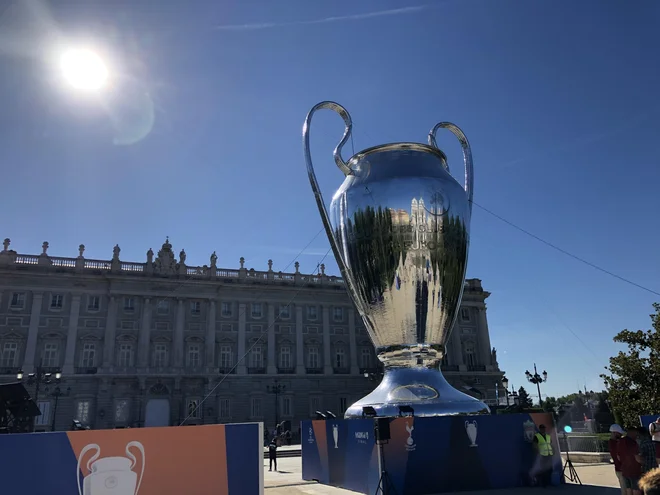 Gromozanski pokal lige prvakov v bližini Kraljeve palače. FOTO: Aljaž Vrabec