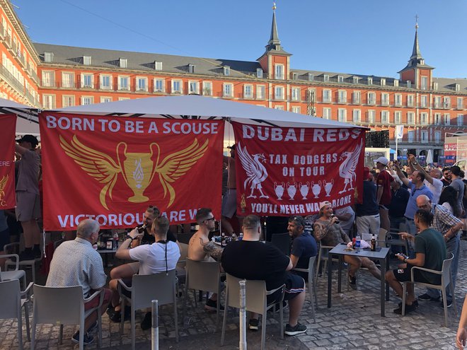 Navijači Liverpoola so v Madrid prispeli iz vseh koncev in krajev. FOTO: Aljaž Vrabec