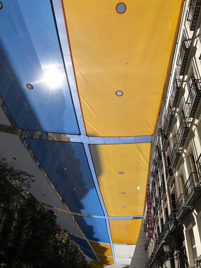 Tovrstno blago lajša sprehajanje pod soncem na madridskih ulicah. FOTO: Aljaž Vrabec