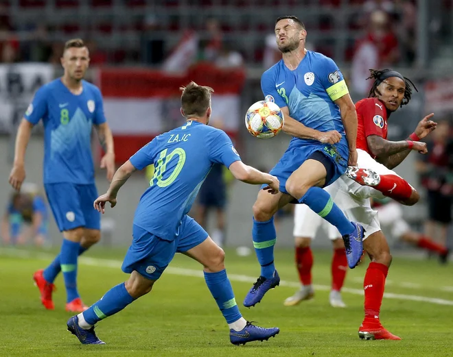 Tudi kapetan Bojan Jokić bo moral biti bolj odločen. FOTO: Roman Šipić/Delo
