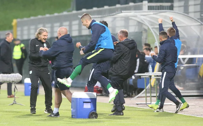 Nogometaši Olimpije so se poslovili od prejšnje sezone z zmago nad Mariborom v Celju, 19 dni zatem bodo izvedeli za ime naslednjega velikega izziva. FOTO: Tadej Regent