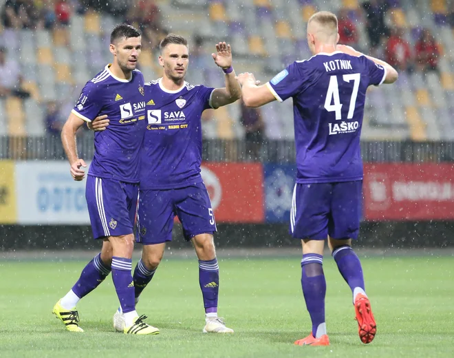 Rok Kronaveter, Blaž Vrhovec in Andrej Kotnik so pripravljeni za pomemben evropski večer. FOTO: Tadej Regent