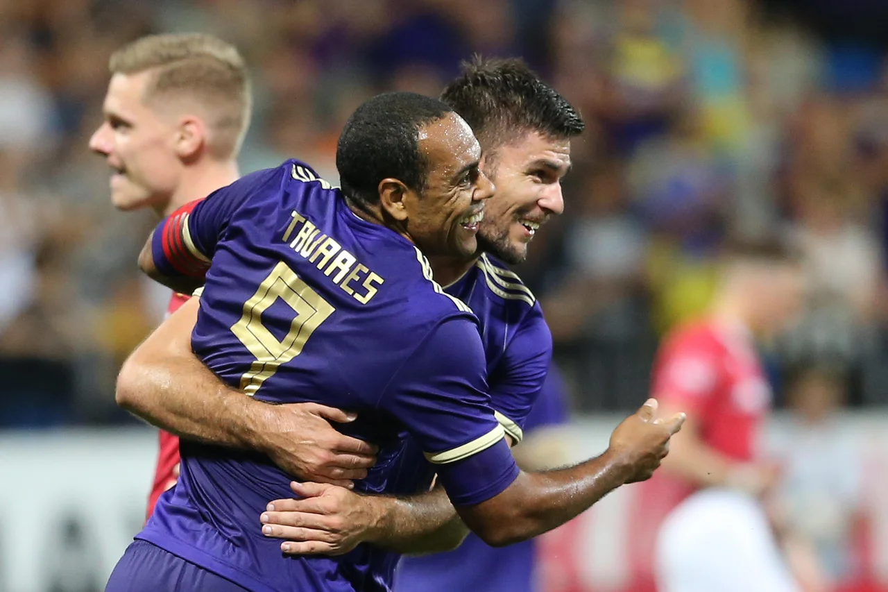 Fotografija: Maribor bo tudi v nadaljevanju bojev za ligo prvakov pričakoval pomoč zadnjih strelcev Marcosa Tavaresa in Roka Kronavetra. FOTO: Tomi Lombar