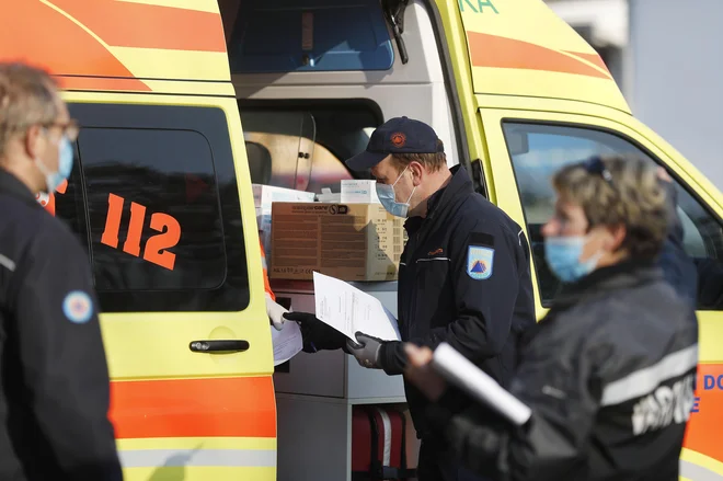 Včeraj je bilo na vseh ravneh vpoklicanih 1427 pripadnikov sil za zaščito in reševanje FOTO: Leon Vidic