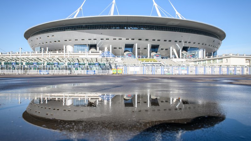 Fotografija: TOPSHOT - A photo taken on May 14, 2018 shows a view of the Petersburg Arena in the city of St.Petersburg.
The 67 000 seater stadium will host six football matches of the 2018 FIFA World Cup including the semi-final and the match for third place. / AFP PHOTO / Mladen ANTONOV
