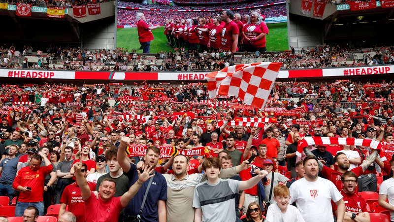 Fotografija: Štadion Wembley je pogosto prizorišče tekem za različne angleške (super)pokale, spoznali so ga tudi navijači Liverpoola, ki bodo praznovali tudi letos. FOTO: Reuters