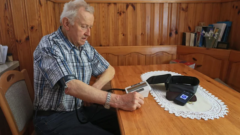 Fotografija: Tudi po epidemiji koronavirusa bi morala biti telemedicina učinkovit pristop za integrirano zdravstveno obravnavo kroničnih bolezni in drugih bolezenskih stanj. FOTO: Tadej Regent