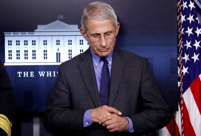 Direktor državnega inštituta za alergije in nalezljive bolezni dr. <br />
Anthony Fauci je pojasnjeval svoje prejšnje izjave. FOTO: Leah Millis/Reuters