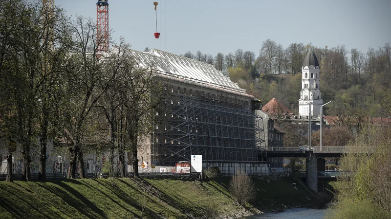 Fotografija: Obnovo Cukrarne sofinancira EU iz sredstev za revitalizacijo urbanih okolij. FOTO: Uroš Hočevar/Delo