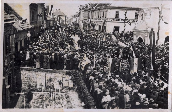 16. aprila 1941 je madžarska vojska ob prevzemu Prekmurja od Nemcev vkorakala tudi v Dolnjo Lendavo, sedanjo Lendavo. Fotografijo hrani Štefan Vida