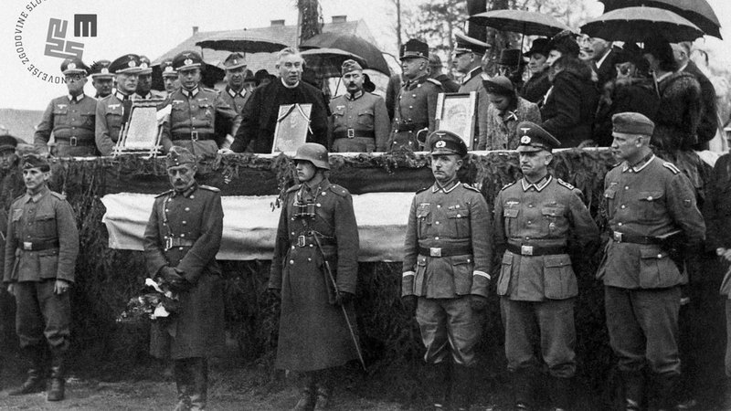 Fotografija: Slovesnost v Murski Soboti 16. aprila 1941, ko so nemške okupacijske oblasti Prekmurje predale Madžarski. FOTO: Hrani Muzej novejše zgodovine