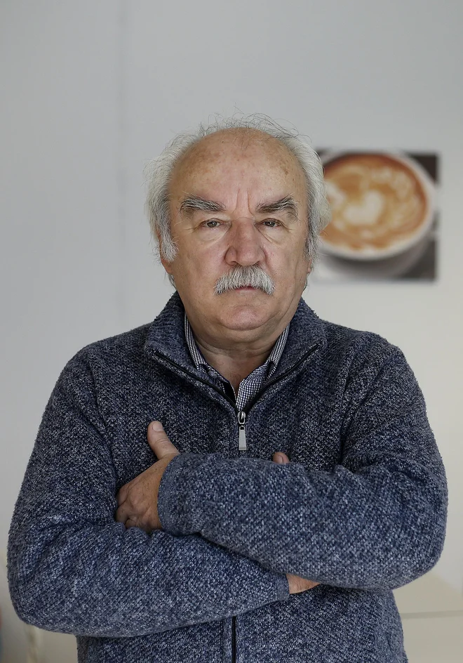Niko Mihelič že pet desetletij spremlja in komentira bencinske športe. FOTO: Blaž Samec