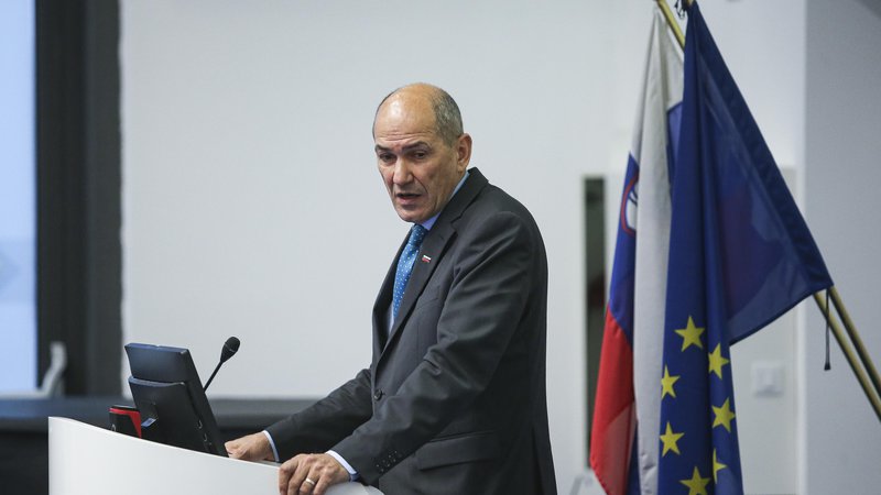 Fotografija: Janez Janša, predsednik vlade
FOTO: Jože Suhadolnik