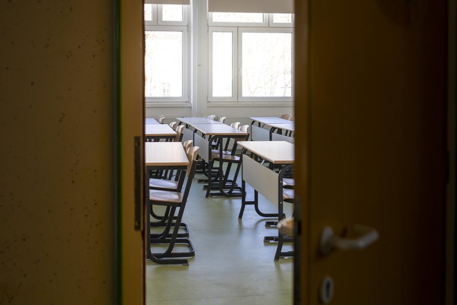 Šole so zaradi koronavirusa zaprle vrata 13. marca 2020. FOTO: Voranc Vogel