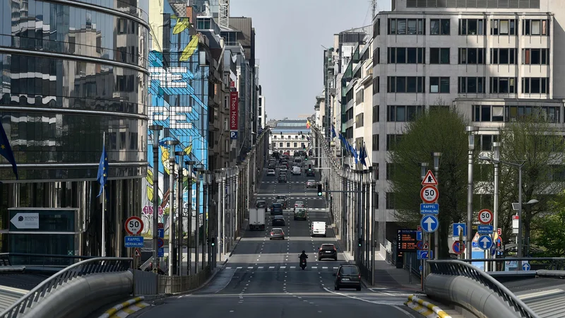 Fotografija: V Belgiji že mesec dni veljajo strogi ukrepi, podaljšani so bili do 3. maja.FOTO: AFP