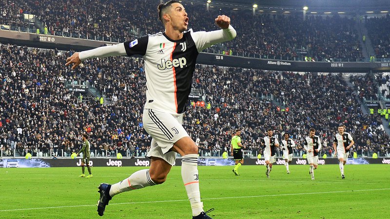 Fotografija: Juventusov zvezdnik Cristiano Ronaldo še nekaj časa ne bo igral nogometa. FOTO: Reuters