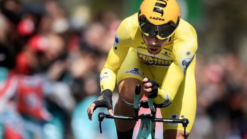Fotografija: Primož Roglič ostaja zvest Jumbo Vismi. FOTO: AFP