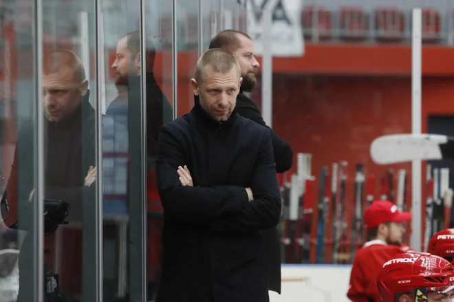 Mitja Šivic je do prekinitve uspešno vodil ekipo Jesenic. FOTO: Leon Vidic