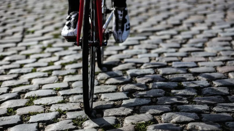 Fotografija: Menjalnika na kolesu sta zato, da obračanje pedal prilagodite tako, da gonite lahkotno, in ne zato, da ste videti, kot bi šli na tlako. FOTO: Shutterstock