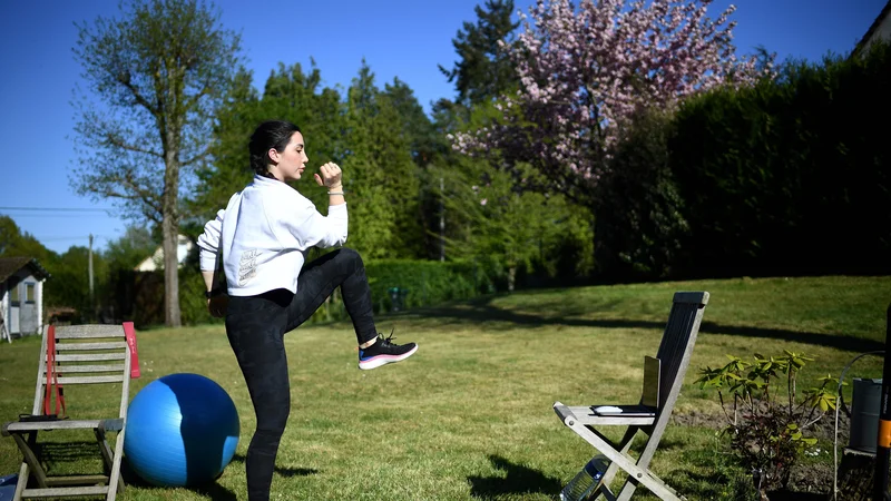 Fotografija: Povadbena hipotenzija naj bi bila posledica prehodnega znižanja utripnega volumna (volumen krvi, ki ga srce iztisne z enim utripom) in/ali prilagoditve v vzdraženosti simpa­tič­nega živčevja. FOTO: AFP