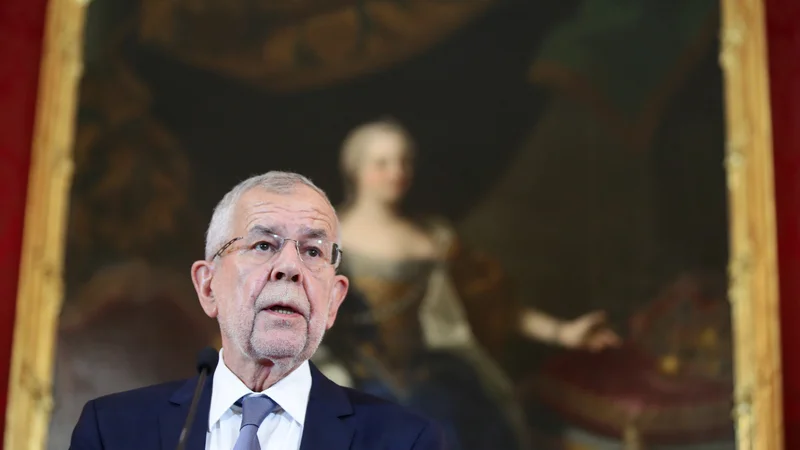 Fotografija: Ni veliko političnih velmož, ki si izbirajo tako gesto v prizadevanju za kultiviranje državljanov. FOTO: Lisi Niesner/Reuters