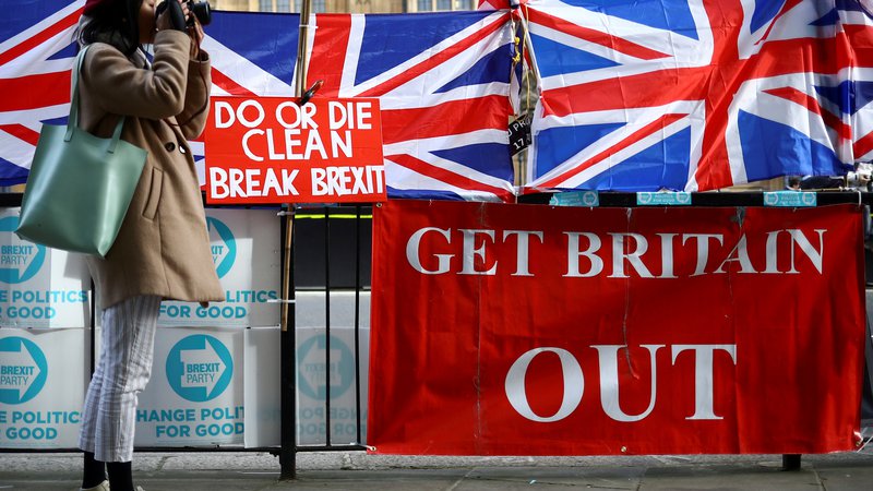 Fotografija: Za Združeno kraljestvo do konca leta še veljajo vsa pravila EU. Foto: Reuters