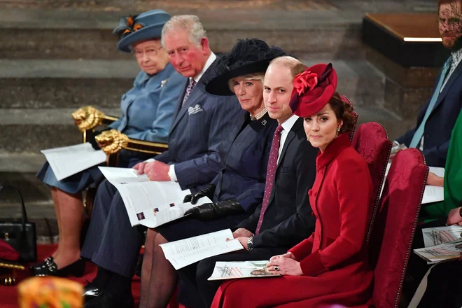 Kraljica se je nazadnje pojavila v javnosti 9. marca, na dan Commonwealtha, ki velja za najpomembnejši britanski praznik. Osrednja slovesnost ob prazniku poteka v Westminstrski opatiji. FOTO: Reuters