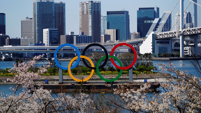 Fotografija: Odpoved letošnjih olimpijskih iger v Tokiu je prinesla tudi veliko stroškov, ki razdvajajo organizatorje in Mednarodni olimpijski komite. FOTO: Reuters