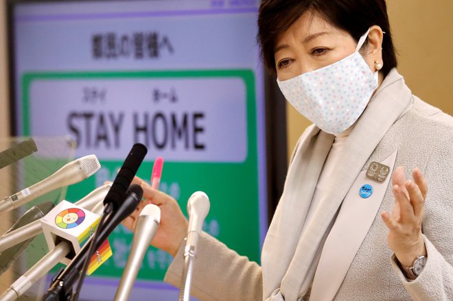 Guvernerka Tokia Juriko Koike je razkrila, da se Mok, japonski politični vrh in mestne oblasti v Tokiu še dogovarjajo za delitev stroškov. FOTO: Reuters
