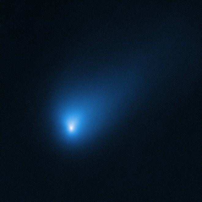 Posnetek Borisova, ki ga je naredil teleskop Hubble oktobra lani, ko je bil komet od Zemlje oddaljen 420 milijonov kilometrov. FOTO: Nasa, Esa