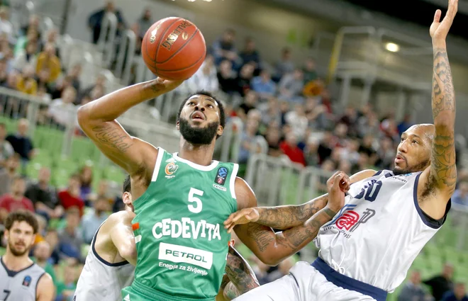 Letošnje tekmovalno obdobje Cedevite Olimpije zaradi rezultatov in virusa ne pije vode. FOTO: Roman Šipić