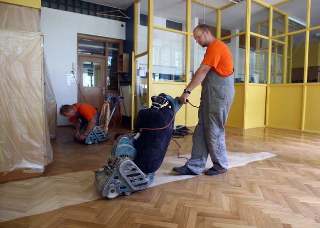 V časih korone smo iskali ponudnike za obnovo doma. FOTO: Aleš Černivec/Delo