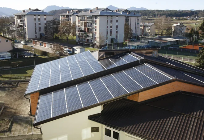 Manjša poraba je priložnost za prehod na zeleno energijo. FOTO: Tomi Lombar