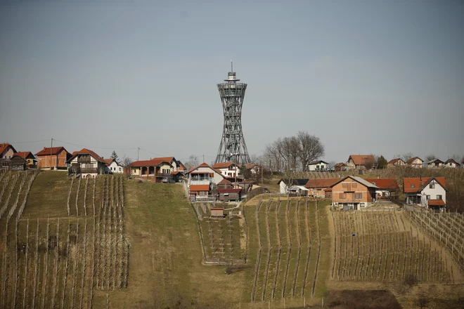 Išče se tudi investitor za restavracijo z vinsko kletjo ob najvišjem razglednem stolpu v Sloveniji Vinarium, ki ga vsako leto obišče okrog 100.000 ljudi. FOTO: Jure Eržen/Delo