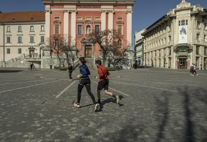 Izpraznjene ulice Ljubljane. FOTO: Voranc Vogel/Delo