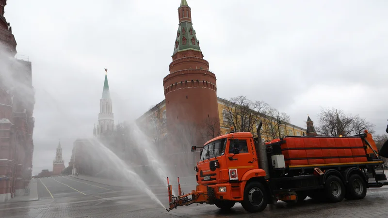 Fotografija: Rdeči trg med razkuževanjem. Foto: Reuters