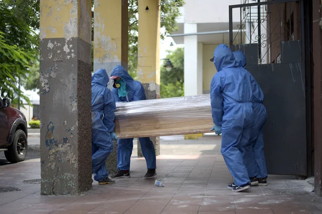 Epicenter izbruha koronavirusa v Ekvadorju je v pristaniškem mestu Guayaquil. FOTO: Reuters