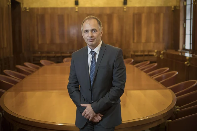 Dr. Rajko Knez opozarja, da ustavodajalec že desetletje ne sliši ustavnega sodišča, da bi si izbiralo precedenčne zadeve in se ukvarjalo z najpomembnejšimi vprašanji družbe. Foto Leon Vidic