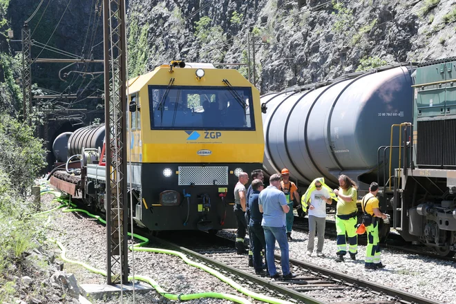 Za iztirjenje vlaka je uradno kriva slaba podpora kretnice. FOTO: Marko Feist