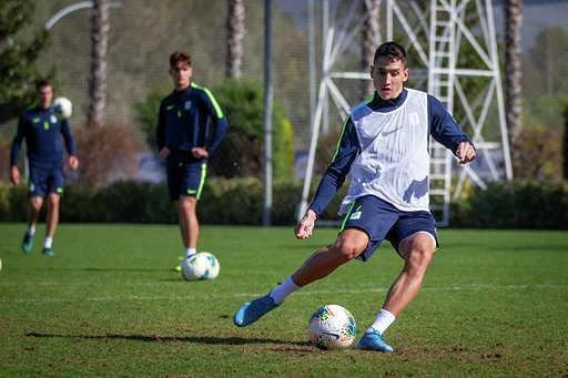 Olimpijin adut Luka Menalo je bil eden od 24 nogometašev iz BiH v Sloveniji. FOTO: Aljoša Juhart